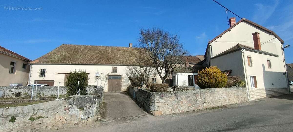 Maison à SAINT-BONNET-DE-JOUX