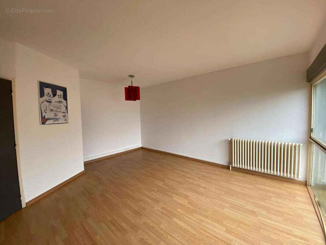   - Commerce à COLOMIERS