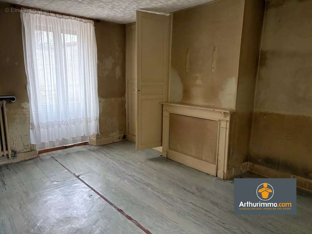 Maison à NEUFCHATEL-SUR-AISNE