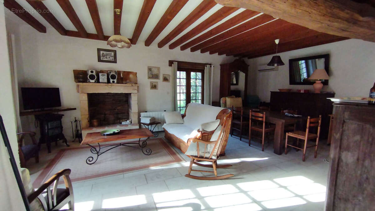 Maison à AZAY-LE-FERRON