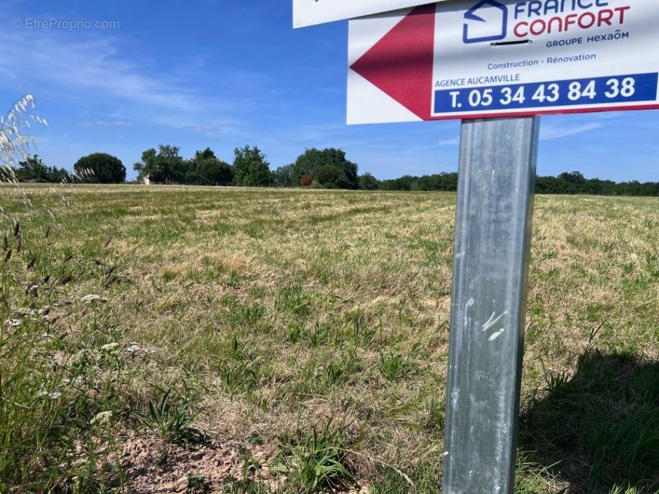 Terrain à VACQUIERS