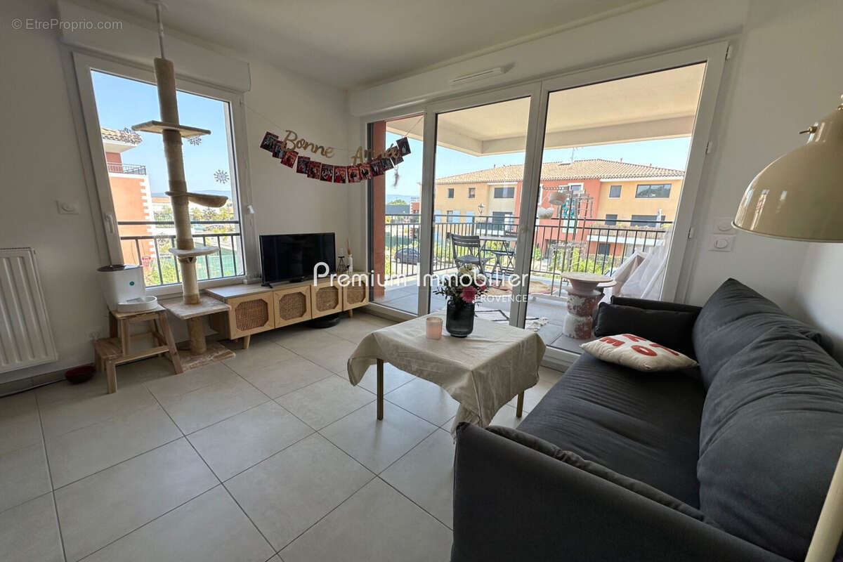 Appartement à LE PUY-SAINTE-REPARADE