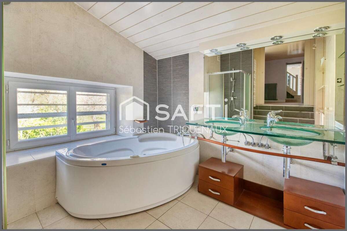 Photo 9 - Maison à MONTREUIL-JUIGNE