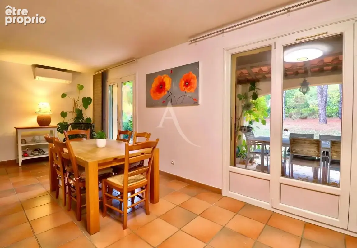 Villa de 180 m2 avec piscine jardin 1800m2 au calme panneaux solaires - photo 8
