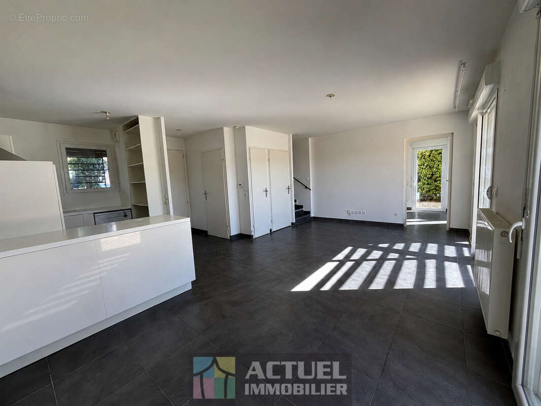 Maison T4 de 80 m2 avec jardin et garage   Saint-Clément-de-Rivière - photo 2