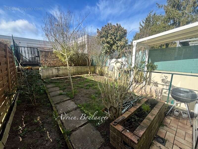 Maison à VAUX-LE-PENIL