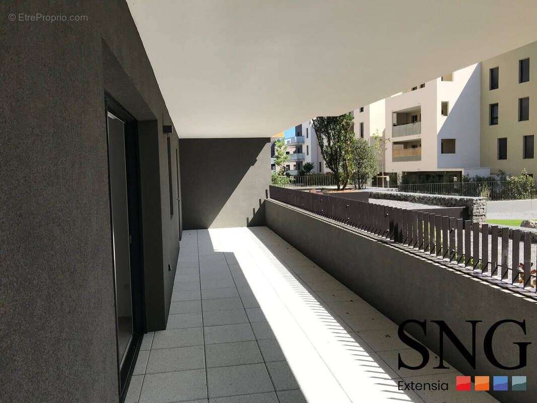 Terrasse - Appartement à SAINT-JEAN-DE-VEDAS