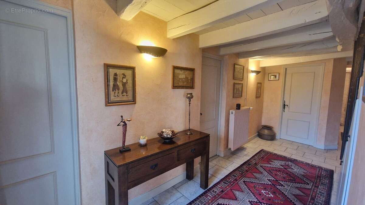 Maison 199 m² à Saint-Martin-De-Bernegoue  - photo 6