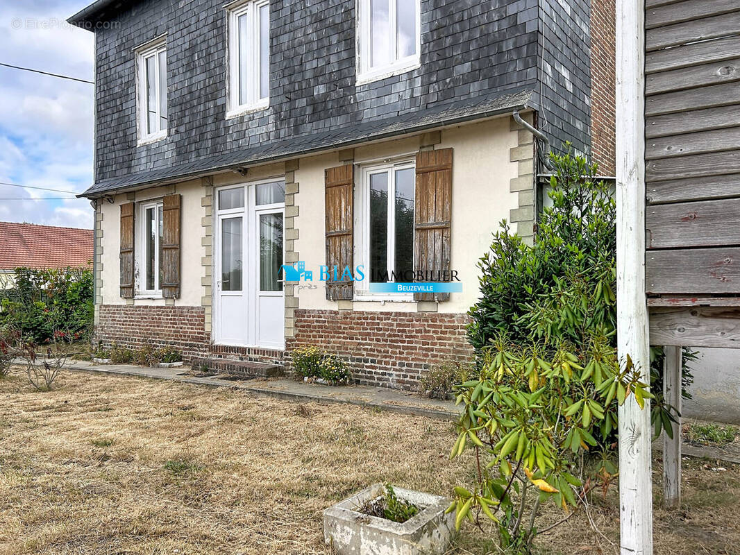 facade  - Maison à BEUZEVILLE