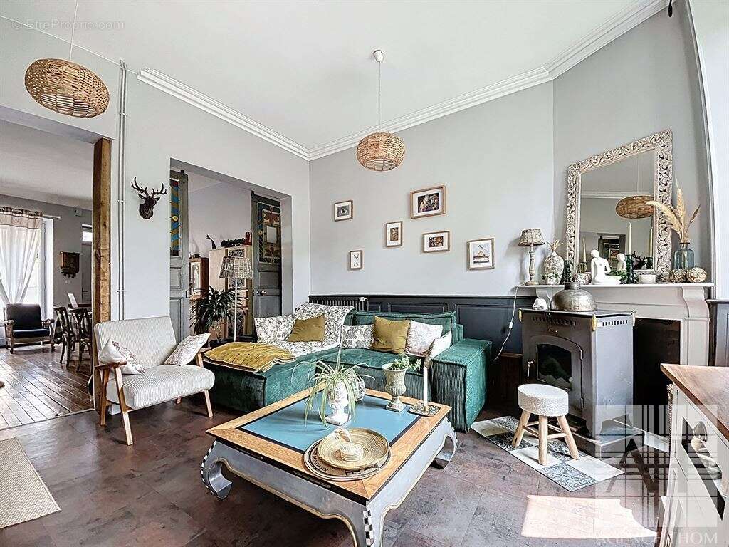 Maison à AMBRIERES-LES-VALLEES