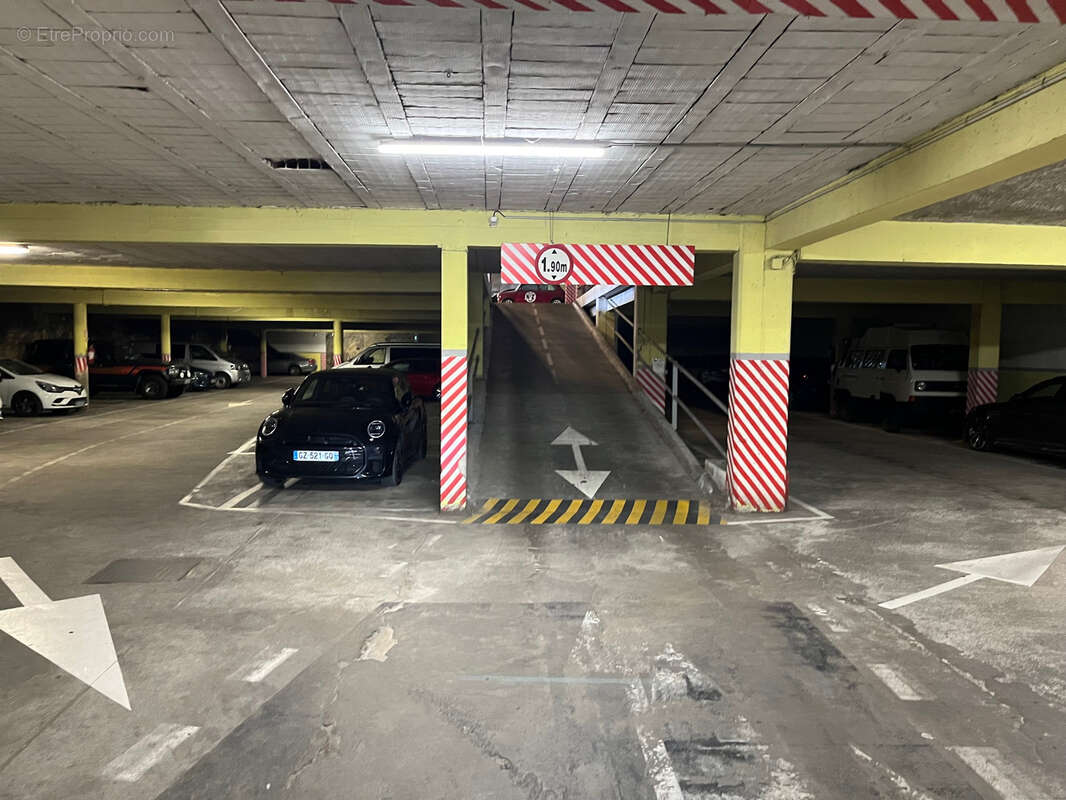 Parking à BORDEAUX