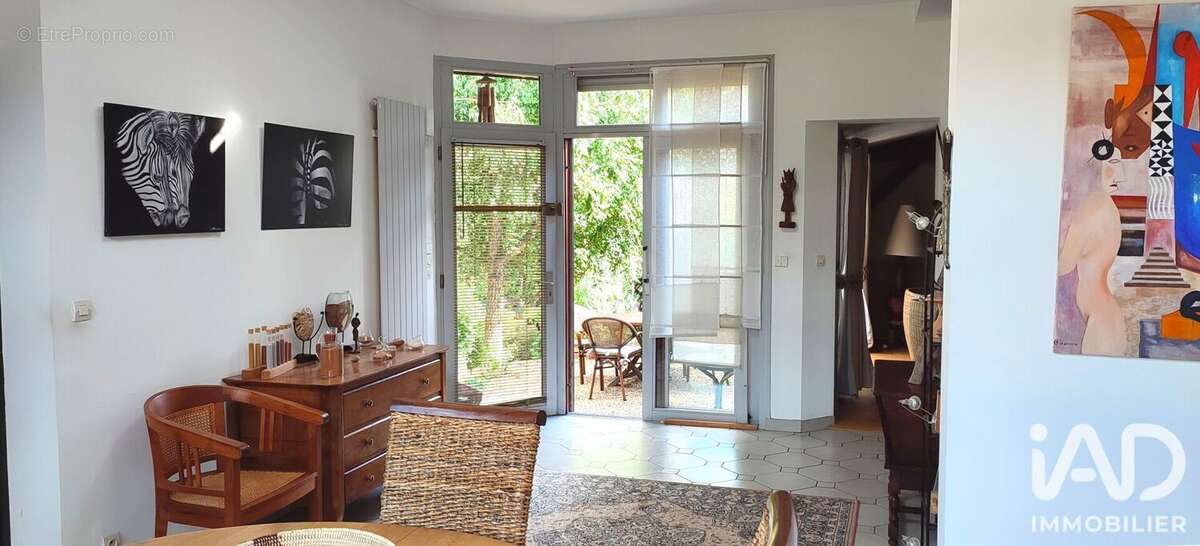 Photo 2 - Maison à BURES-SUR-YVETTE