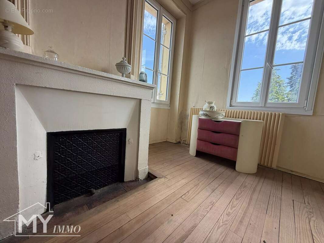 ST PEY DE CASTETS : Ensemble immobilier avec commerce et dépendances - photo 9
