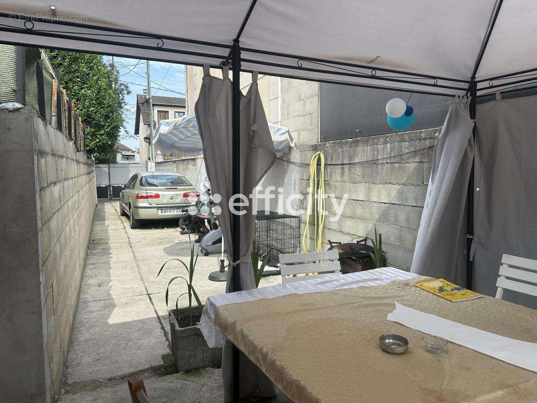 Maison à LE BLANC-MESNIL