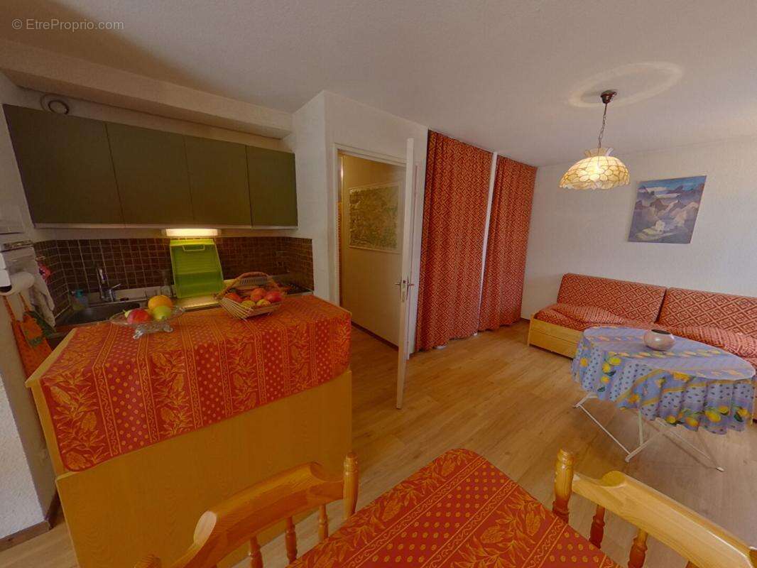 Appartement à ENCHASTRAYES