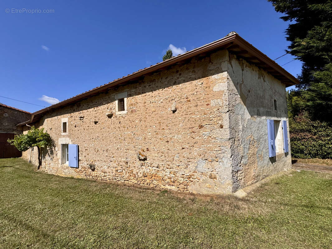 Maison à CELLEFROUIN