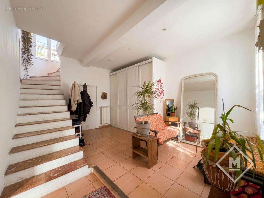 Appartement à MARSEILLE-4E
