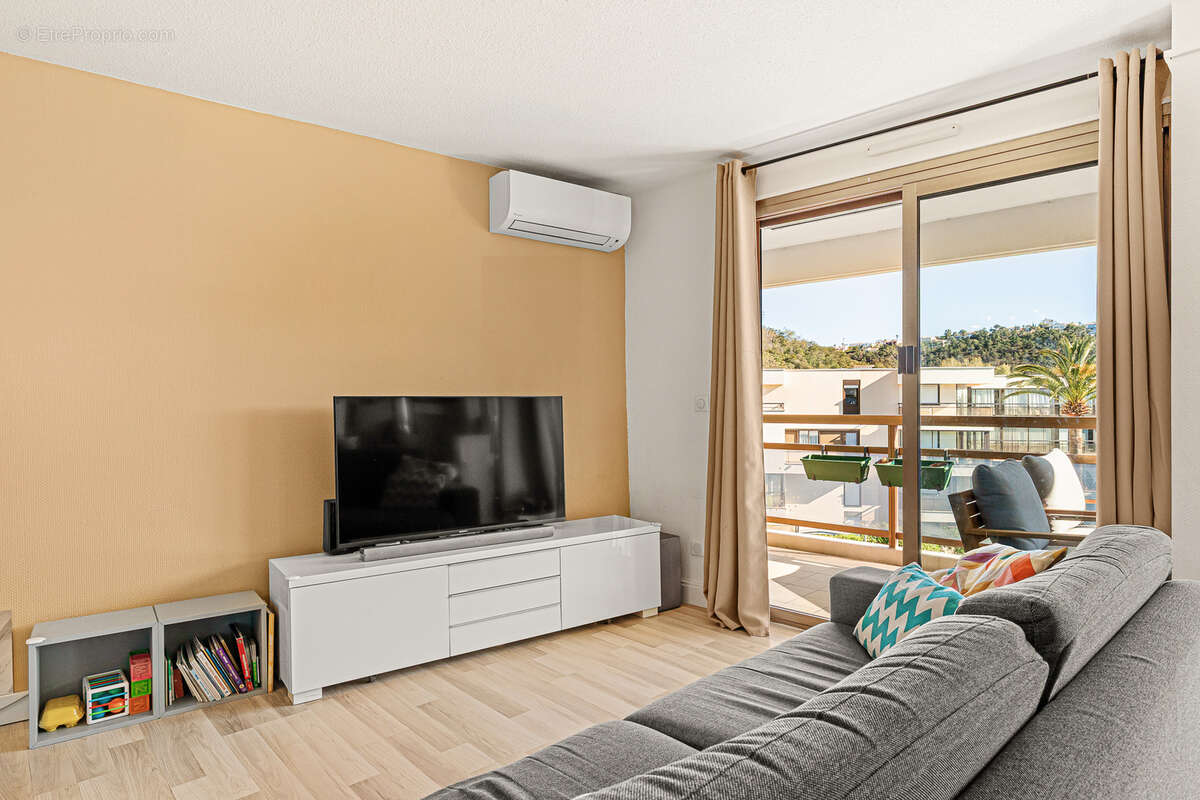 Appartement à MANDELIEU-LA-NAPOULE