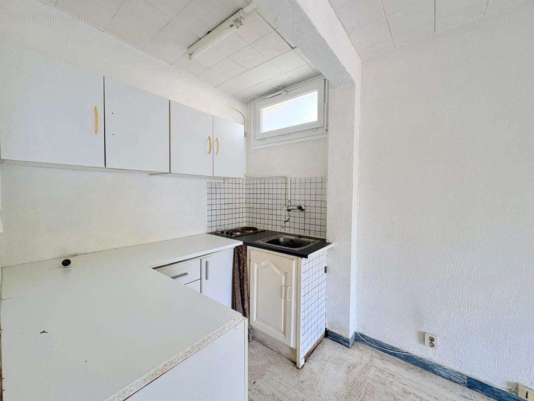 Grand studio avec balcon, cave et stationnement - photo 5