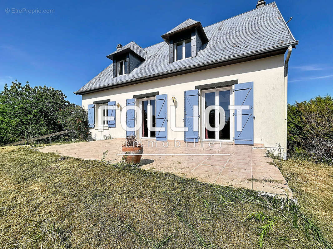 À deux pas de la mer, une maison aux multiples possibilités ! - photo 2