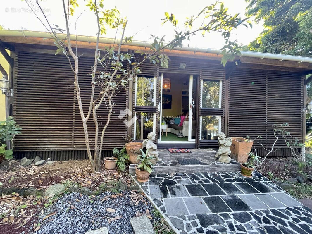 Maison 90 m² à Saint-Joseph  - photo 2