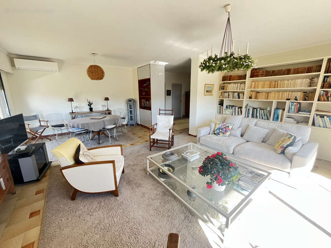 Appartement à VALLAURIS