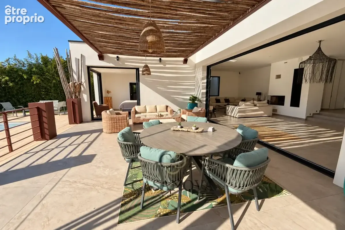 Villa contemporaine avec suite parentale sur piscine, dépendance et jardin paysager à Mireval - photo 6