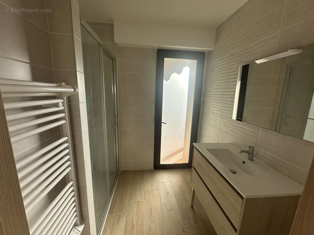 Appartement à SAINT-LAURENT-DU-VAR