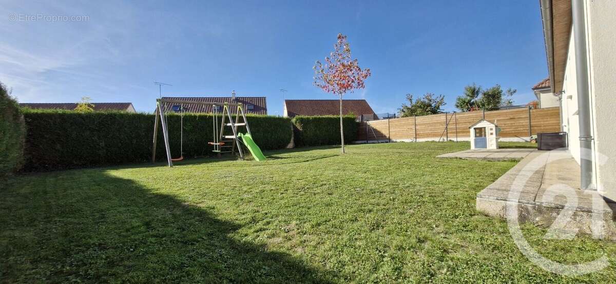 Maison à SAINT-DENIS-LES-PONTS