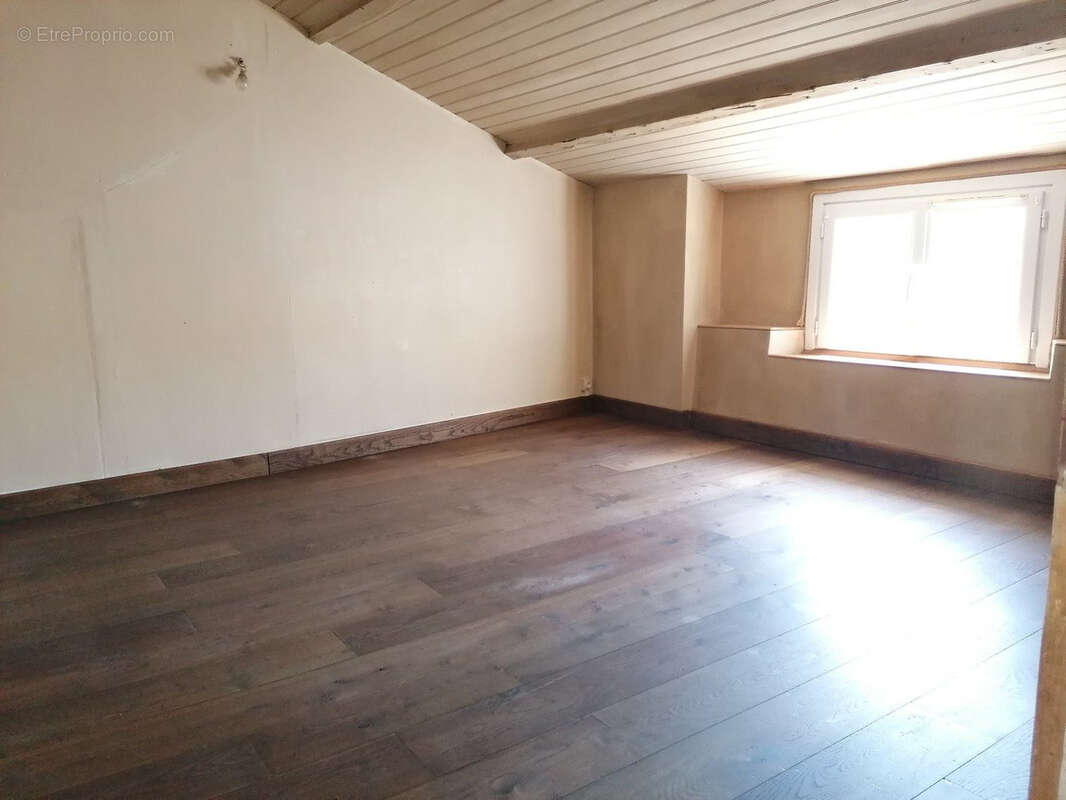 Maison à LE GUE-DE-VELLUIRE