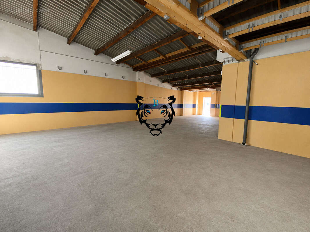 Local commercial Vidauban 189.68 m2 - photo 2