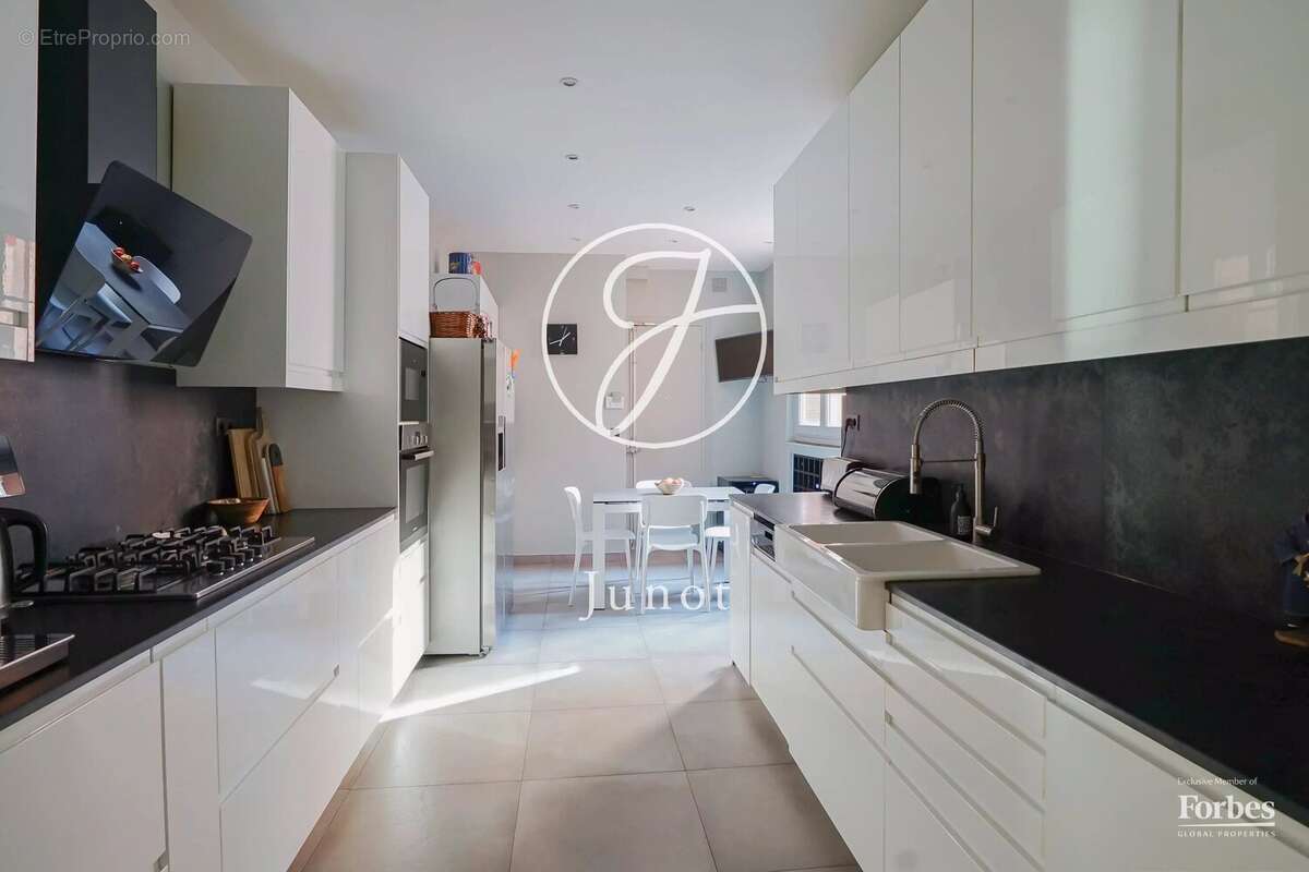 Appartement à PARIS-7E