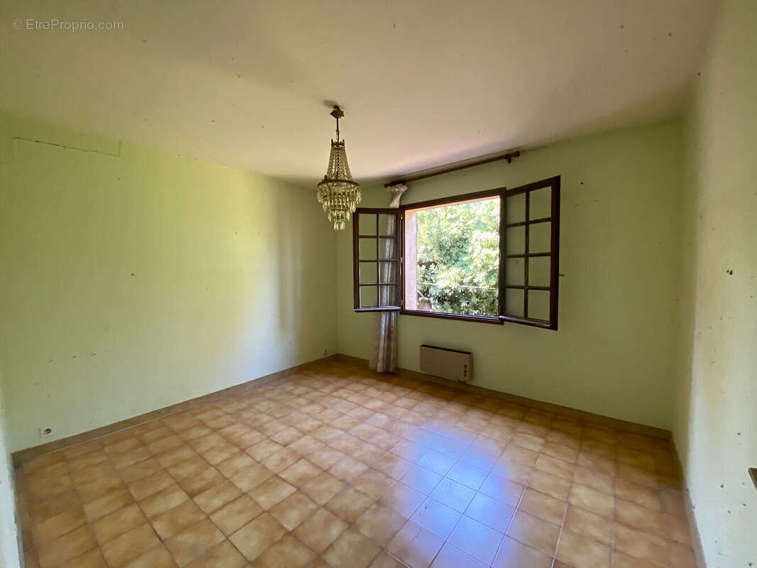 A VENDRE La Seyne Sur Mer Fabregas, VILLA  4 pièce(s) 111.5m2 de plain pied  AVEC GARAGE ET JARDIN - photo 12