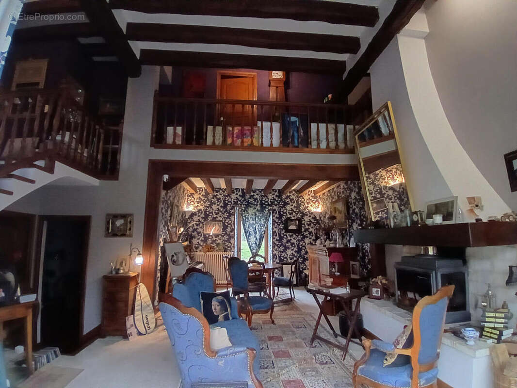 20251031_144845 - Maison à SAINT-PRIEST-LES-FOUGERES