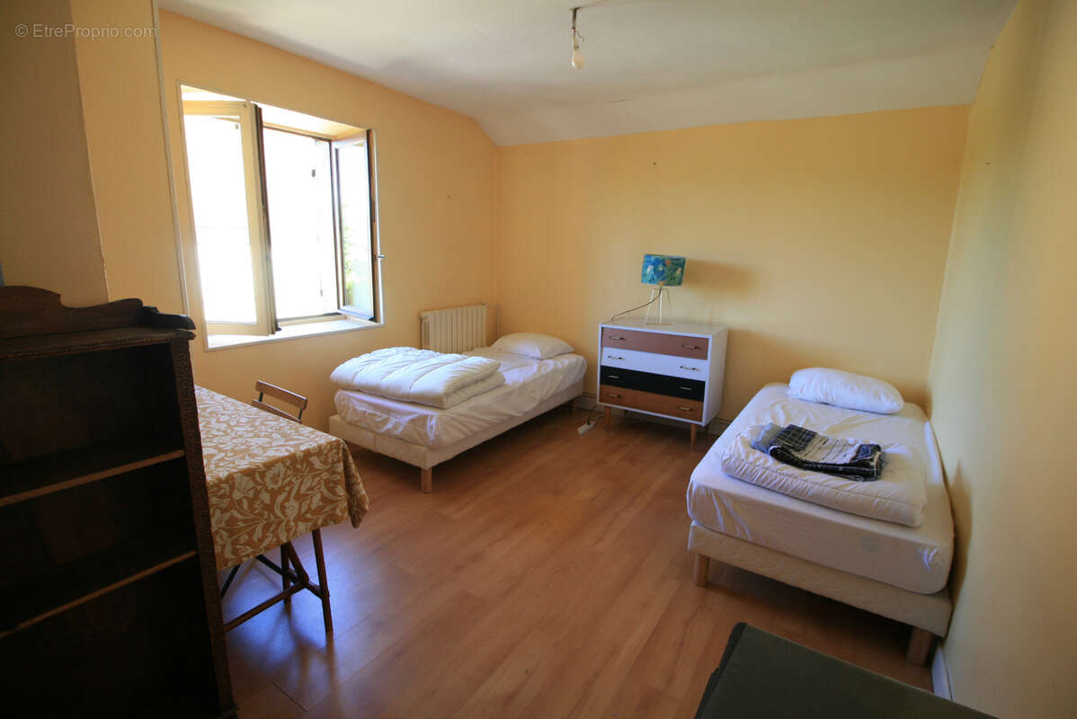 Maison à SAINT-LEON-SUR-VEZERE