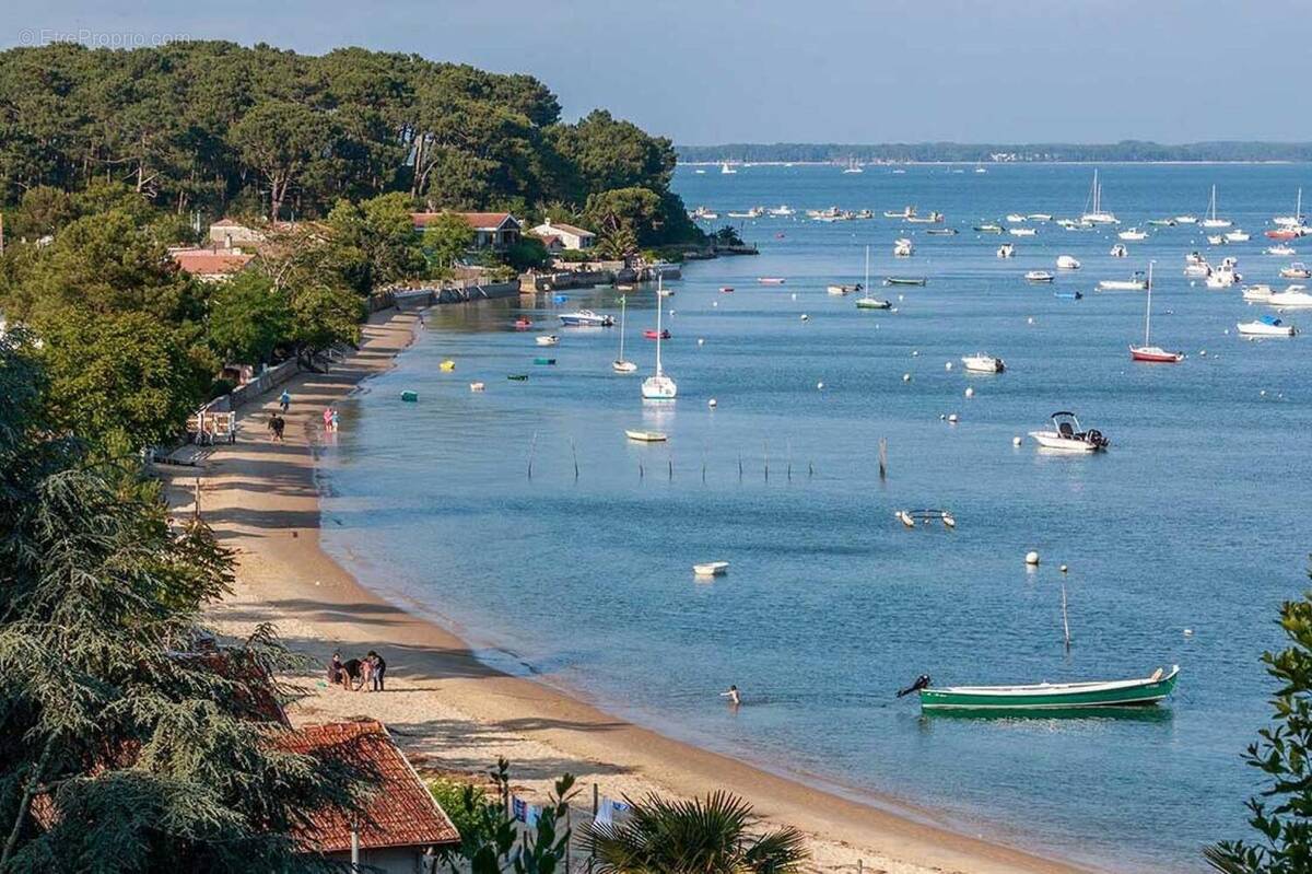 Photo 1 - Commerce à LEGE-CAP-FERRET