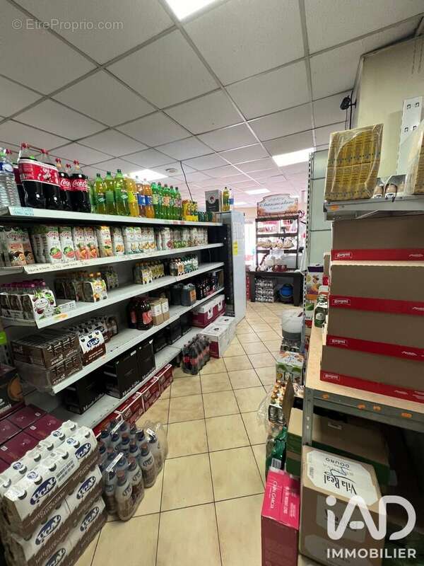 Commerce 60 m² à Puteaux  - photo 2