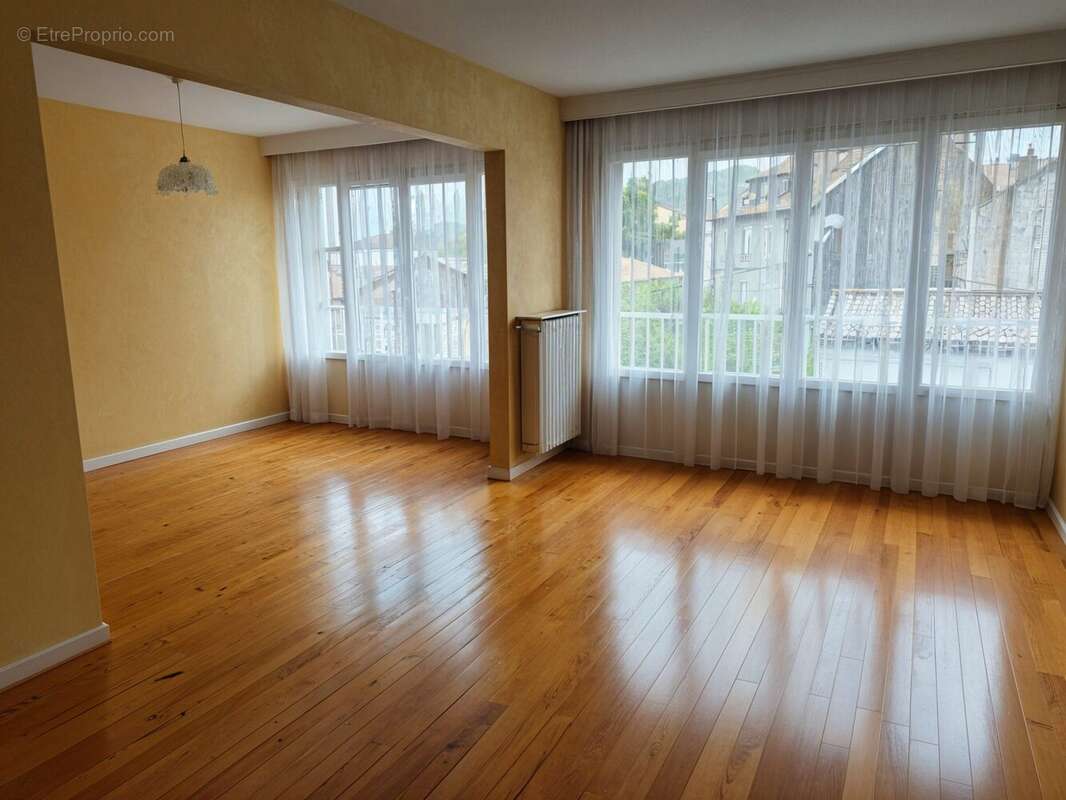 Appartement à SAINT-ETIENNE