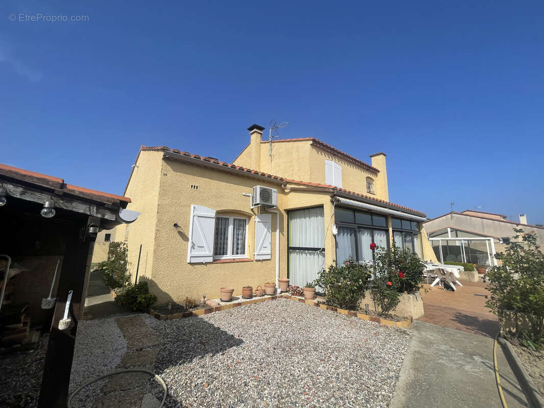 Maison à SAINT-LAURENT-DE-LA-SALANQUE