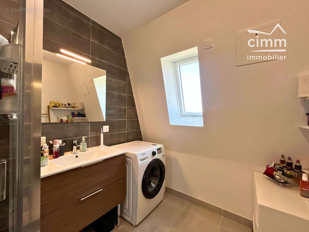 Appartement 64 m² à Le Pont-De-Claix  - photo 8