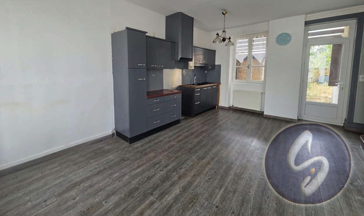 Maison 132 m² à Saint-Maixent-L'ecole  - photo 7