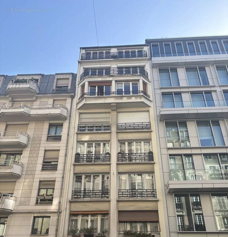 Appartement à PARIS-17E