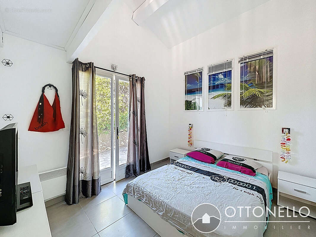 Maison à ROQUEBRUNE-SUR-ARGENS