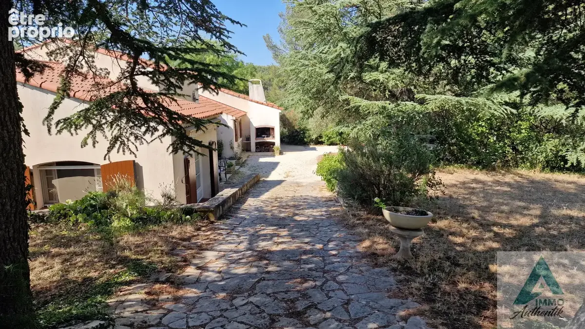 Villa type 5 avec piscine garage et dependance sur terrain 2666m2 - photo 10