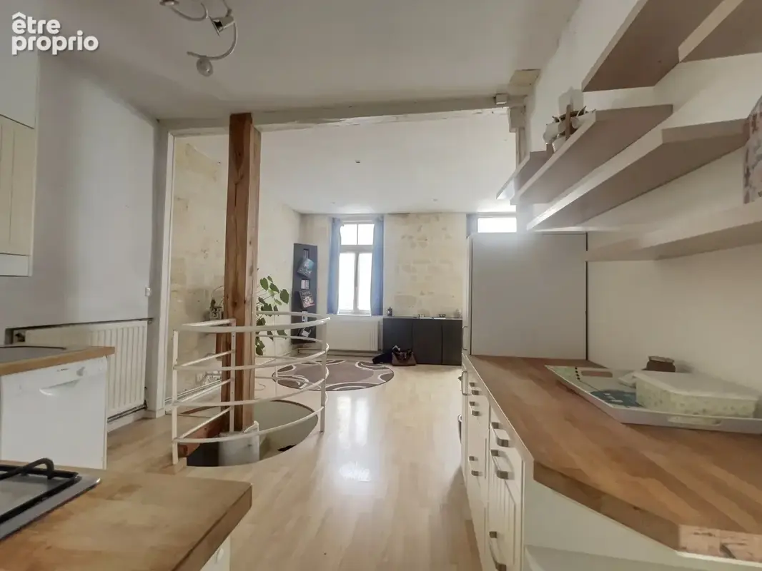 Bordeaux - Rue Naujac - Appartement atypique 71 m2 habitables. - photo 4