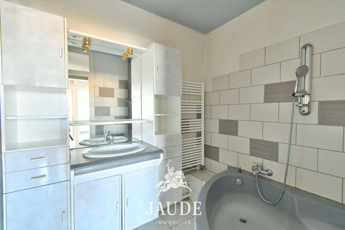 Appartement T3 de 62 m2 en DERNIER ÉTAGE avec balcon, parking et 2 caves   Quartier République / Stade Marcel- - photo 5