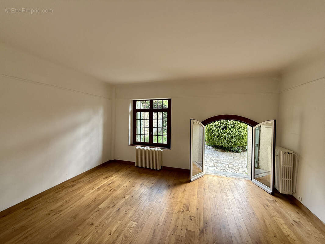 Maison à MORAINVILLIERS