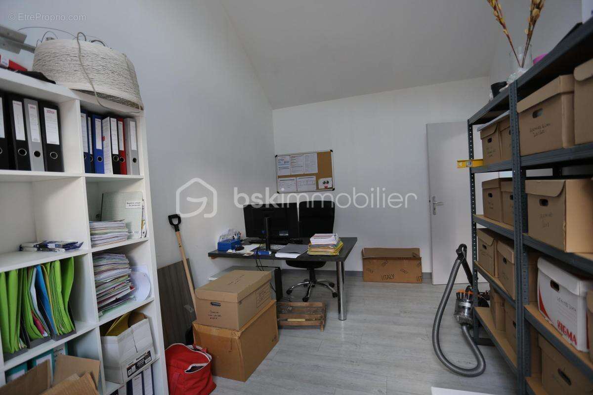 Bel immeuble mixte, commerce au rez de chaussée, un T2 et un T3 à l'étage - photo 5