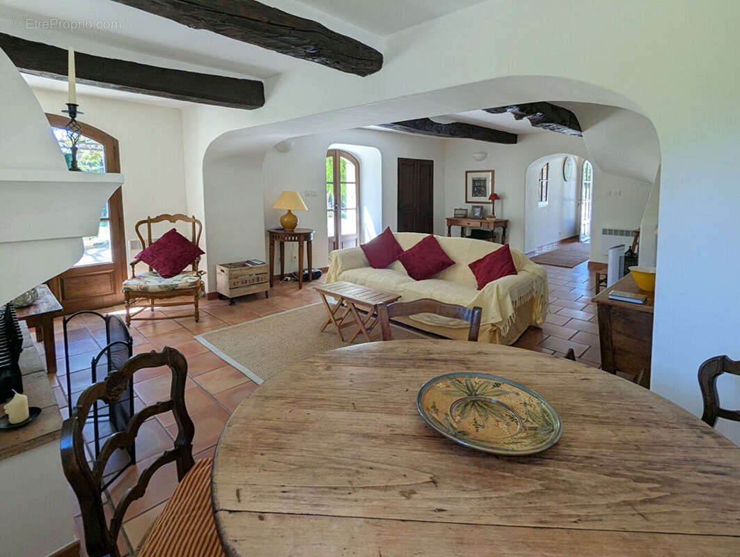 MOISSAC BELLEVUE, superbe mas renové sur 9530 m2 de terrain. - photo 7
