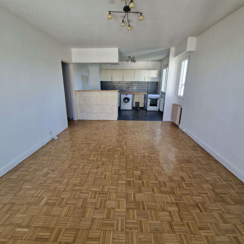 ANTONY - Appartement F3 62 m2 + 2 balcons + 2 places de stationnement ! - photo 3